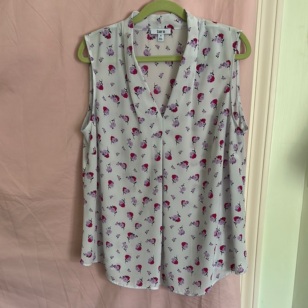 Bar III Sleeveless V-Neck Swing Blouse, size 1X